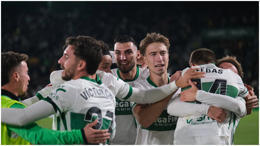 El Elche celebra el empate ante el Real Madrid. (EFE)