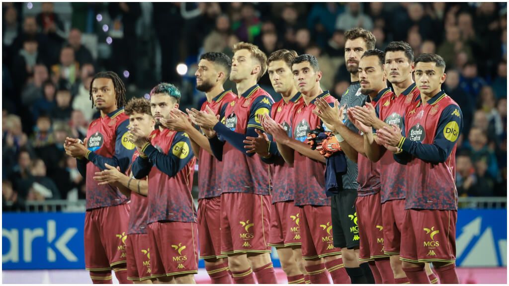 El Deportivo en su visita al Ibercaja Estadio frente al Real Zaragoza. (@RCDeportivo)