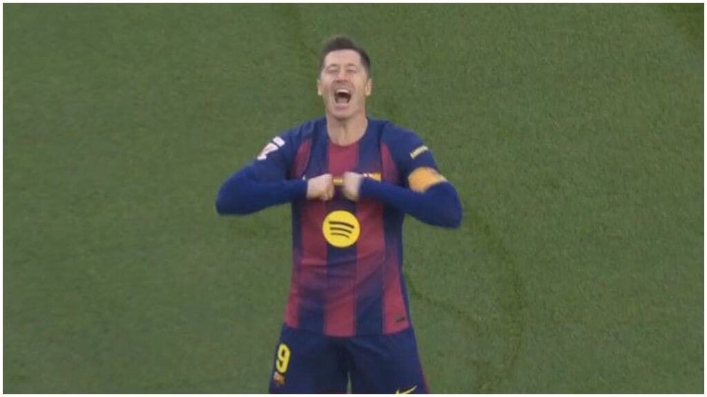 Robert Lewandowski anota el priemr gol en el nuevo Camp Nou. (DAZN)