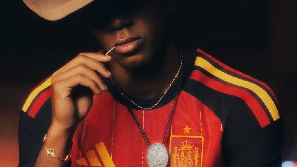 Lamine Yamal, con la camiseta de España en una foto promocional de Adidas para el Mundial 2026