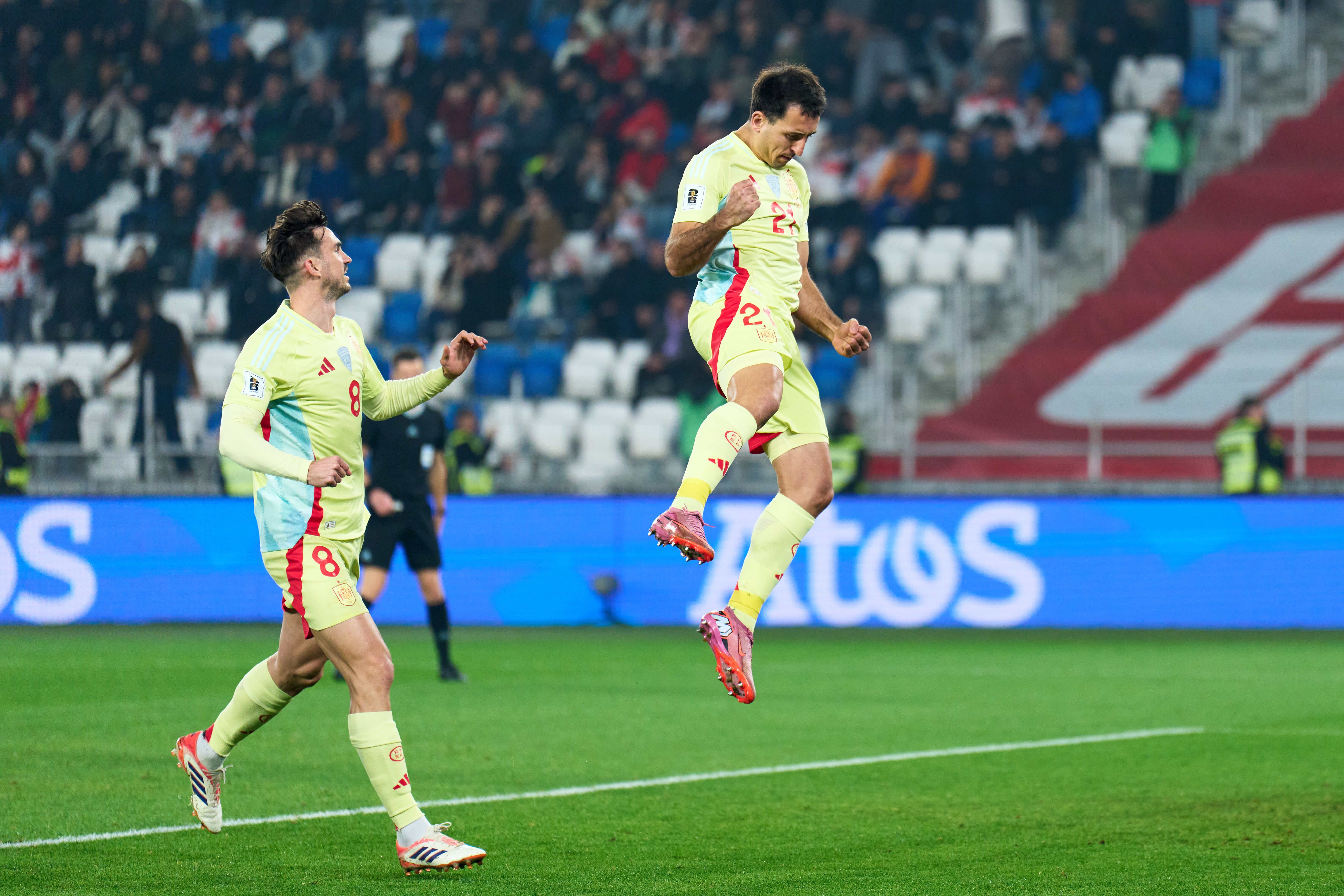  Mikel Oyarzabal celebra un gol en el Georgia-España.