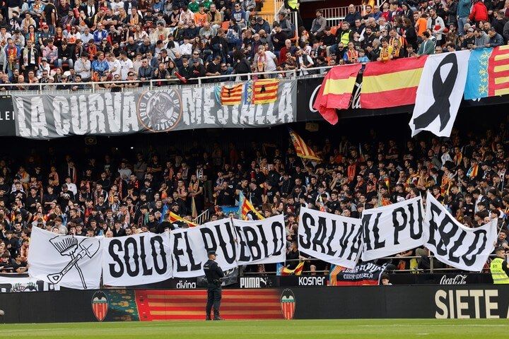  Homenaje a la DANA antes del Valencia CF - Real Betis
