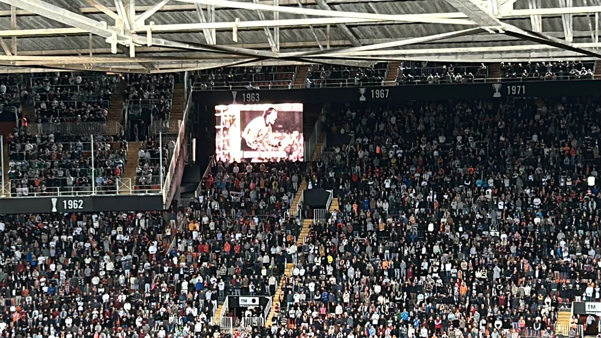  Homenaje a Ochotorena en Mestalla