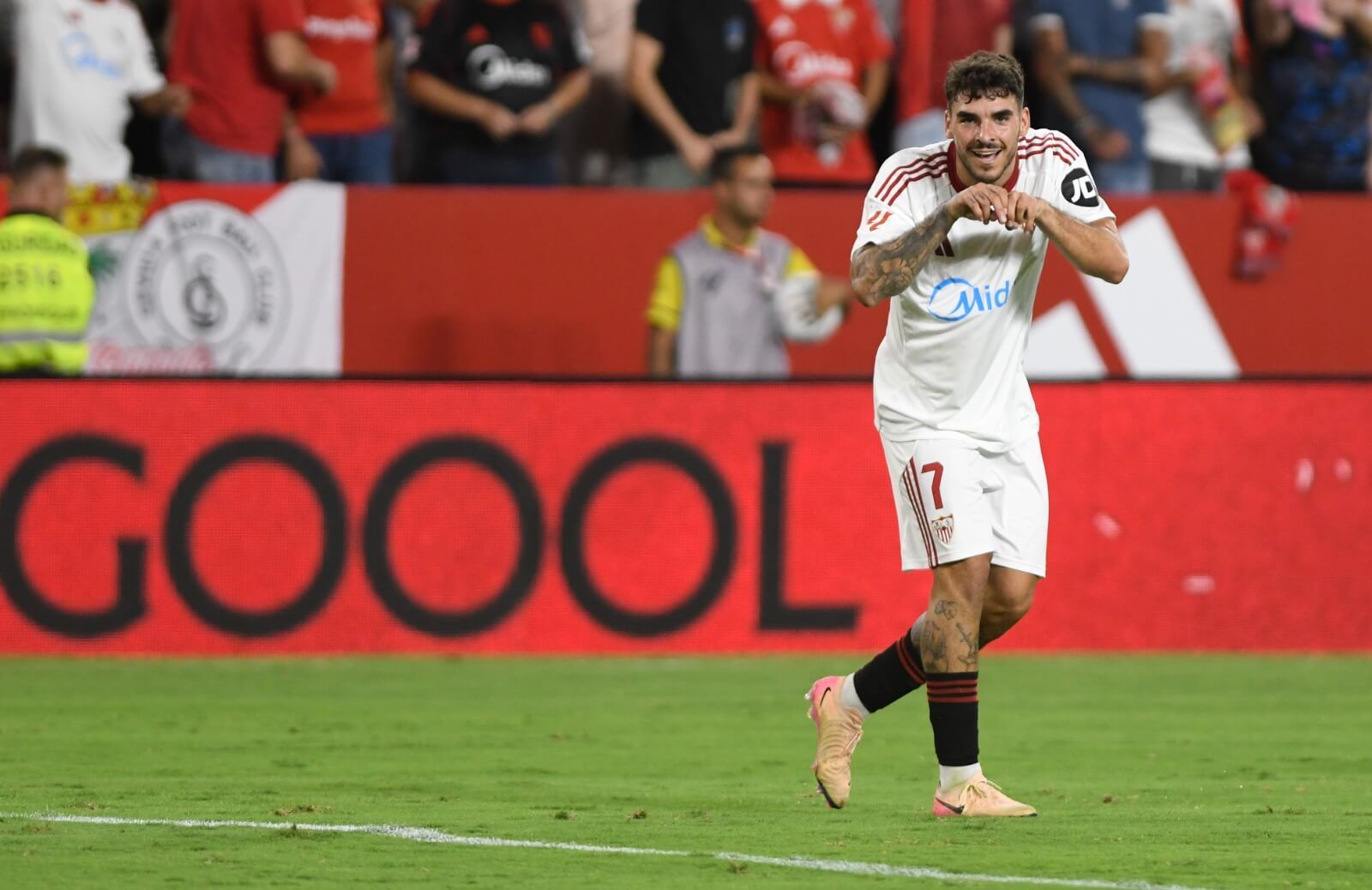 Isaac Romero, celebrando su gol ante el Elche.