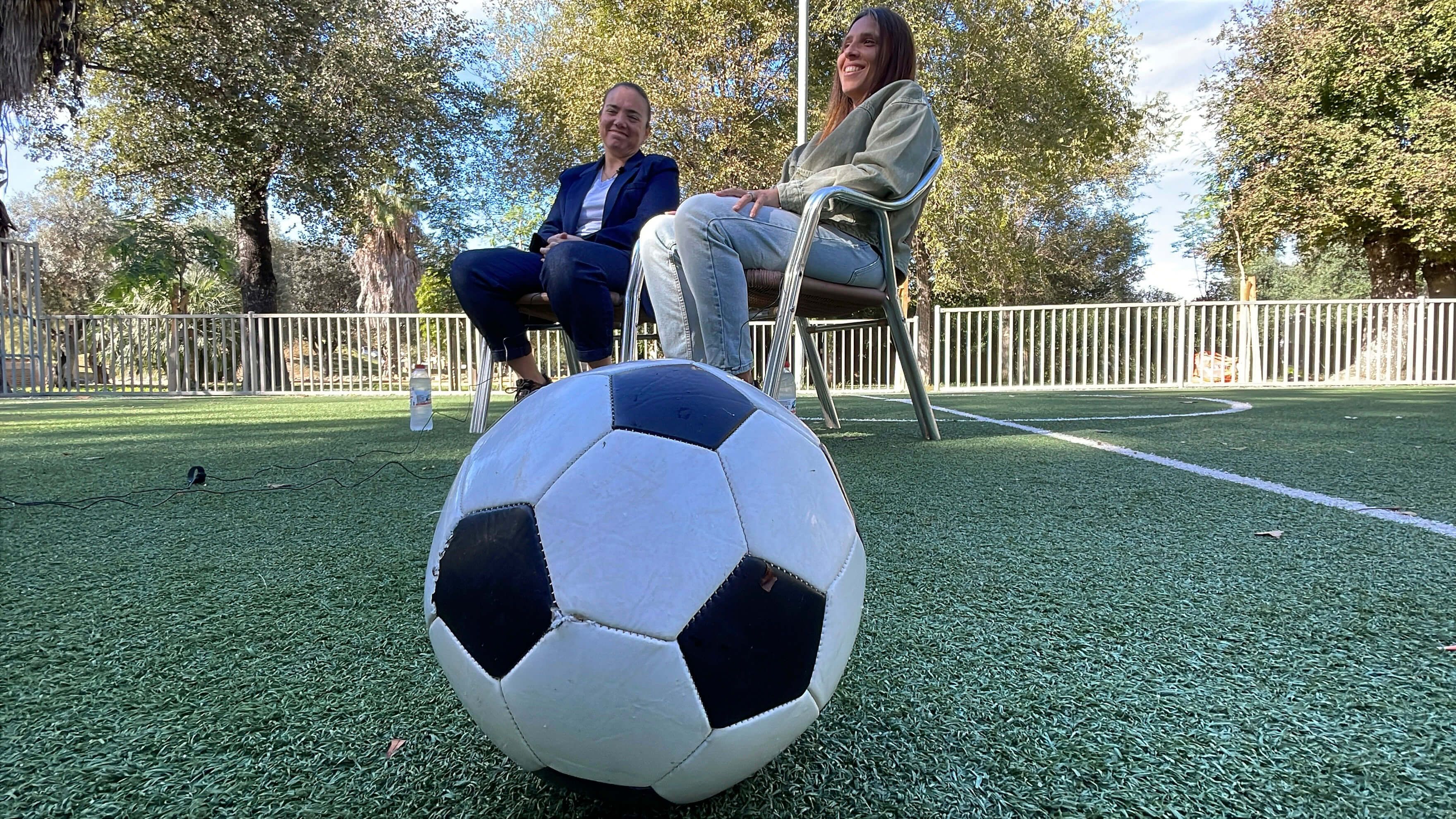 María Pry y Ana Llamas, durante su entrevista con ElDesmarque.