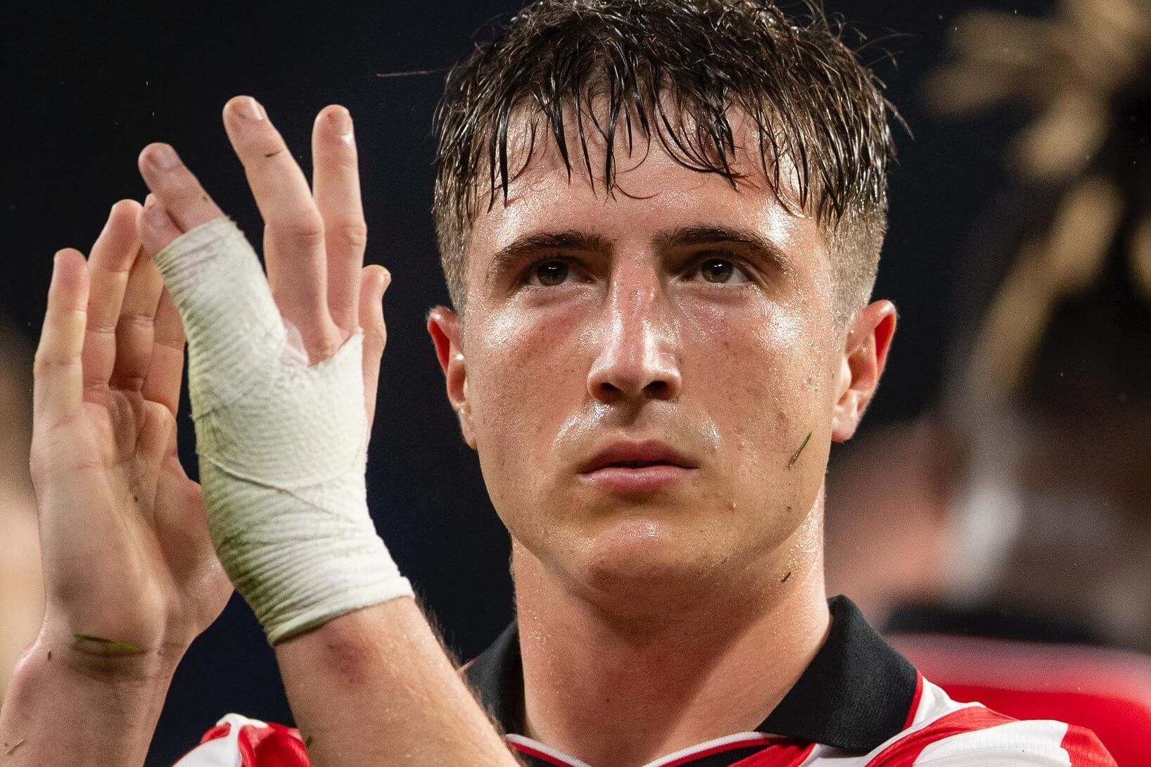  Aplauso de Jauregizar tras el derbi contra la Real Sociedad en Anoeta.