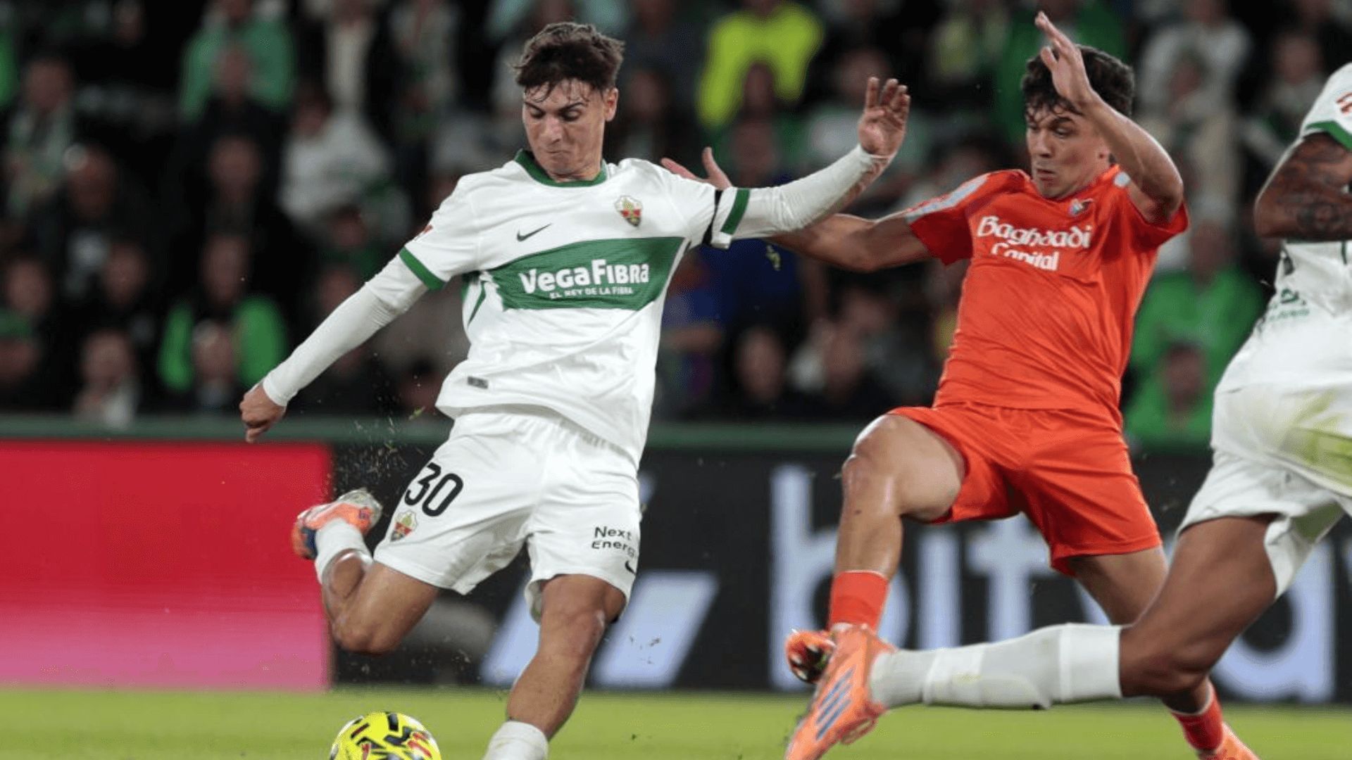  Jon Aramburu, durante el Elche-Real Sociedad.