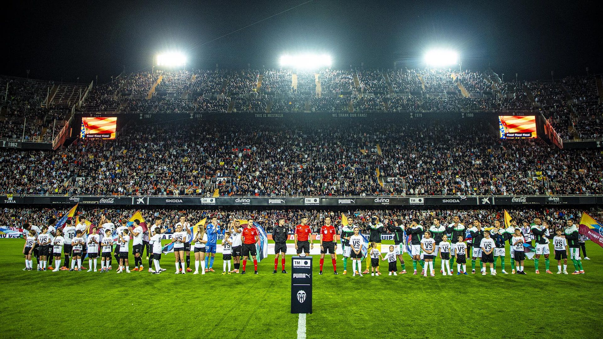  Jugadores con niños en Mestalla