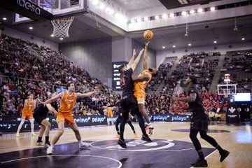  La primera derrota del Valencia Basket en Liga Endesa llega en Granada (85-79)