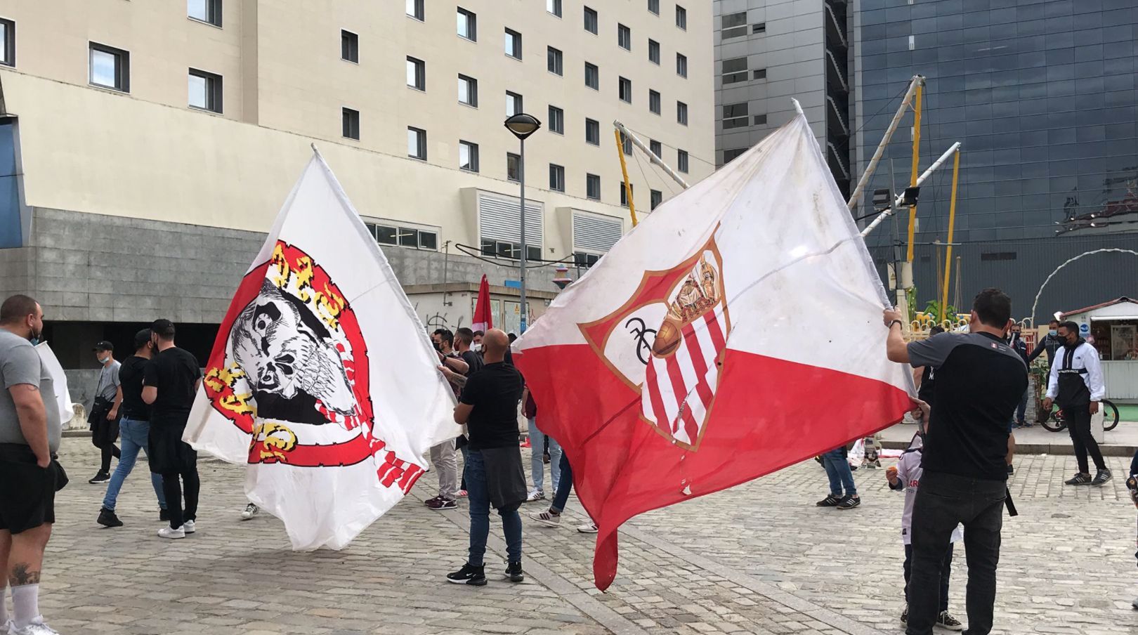 Los Biris en la previa del Sevilla - Athletic.(Foto: Kiko Hurtado).