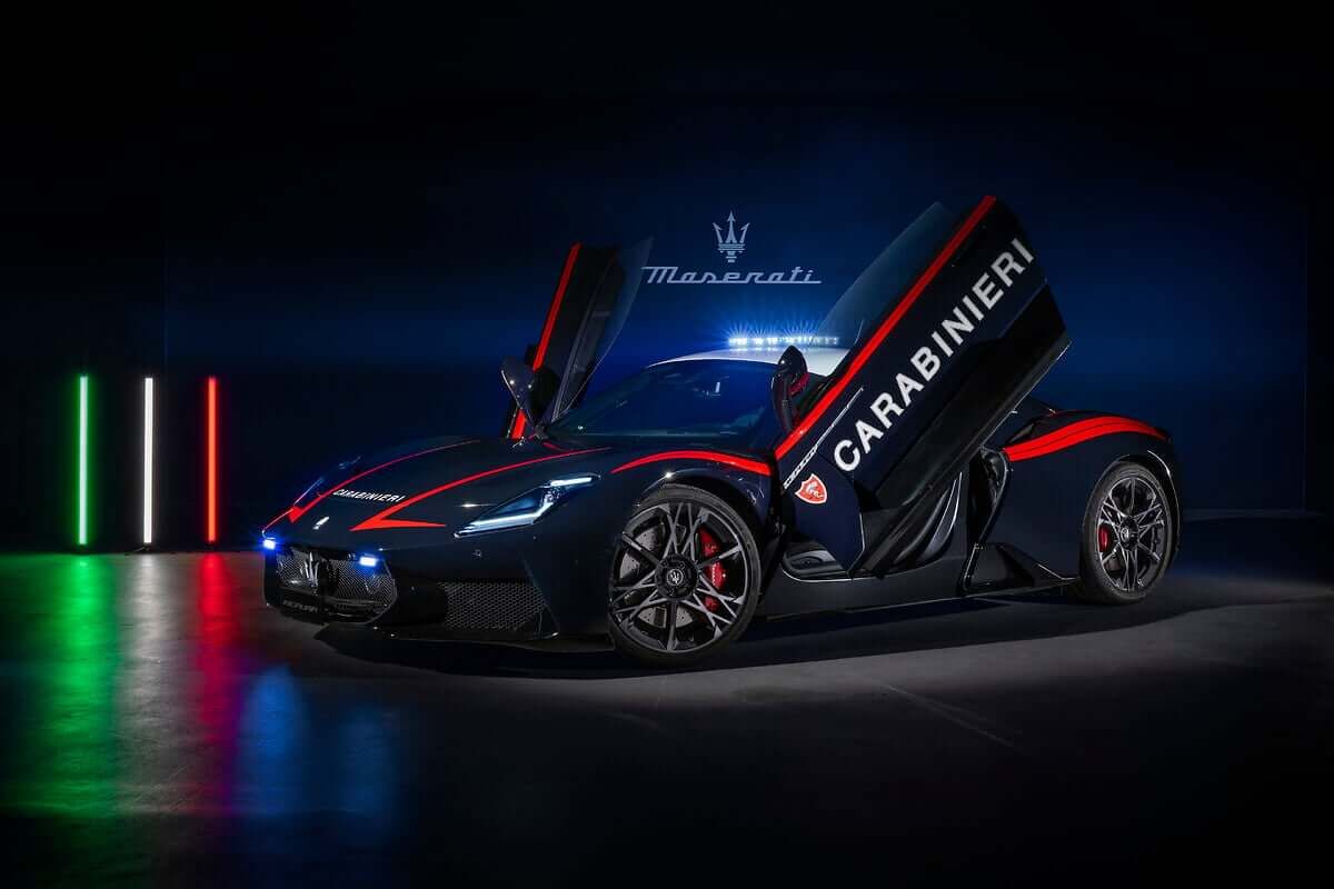  Los Carabinieri reciben un Maserati MCPURA para salvar vidas