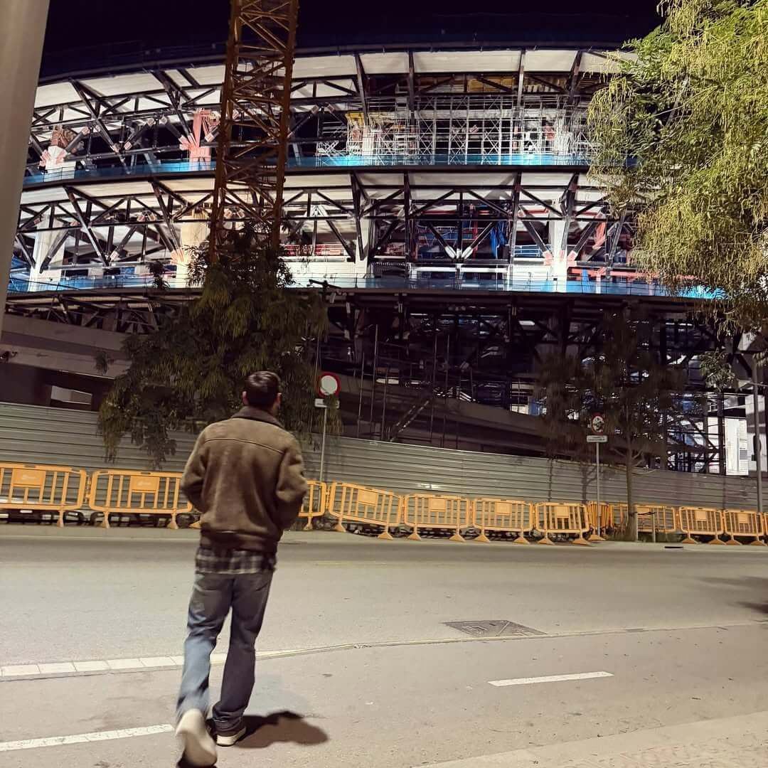 Leo Messi en los exteriores del Camp Nou (Instagram)