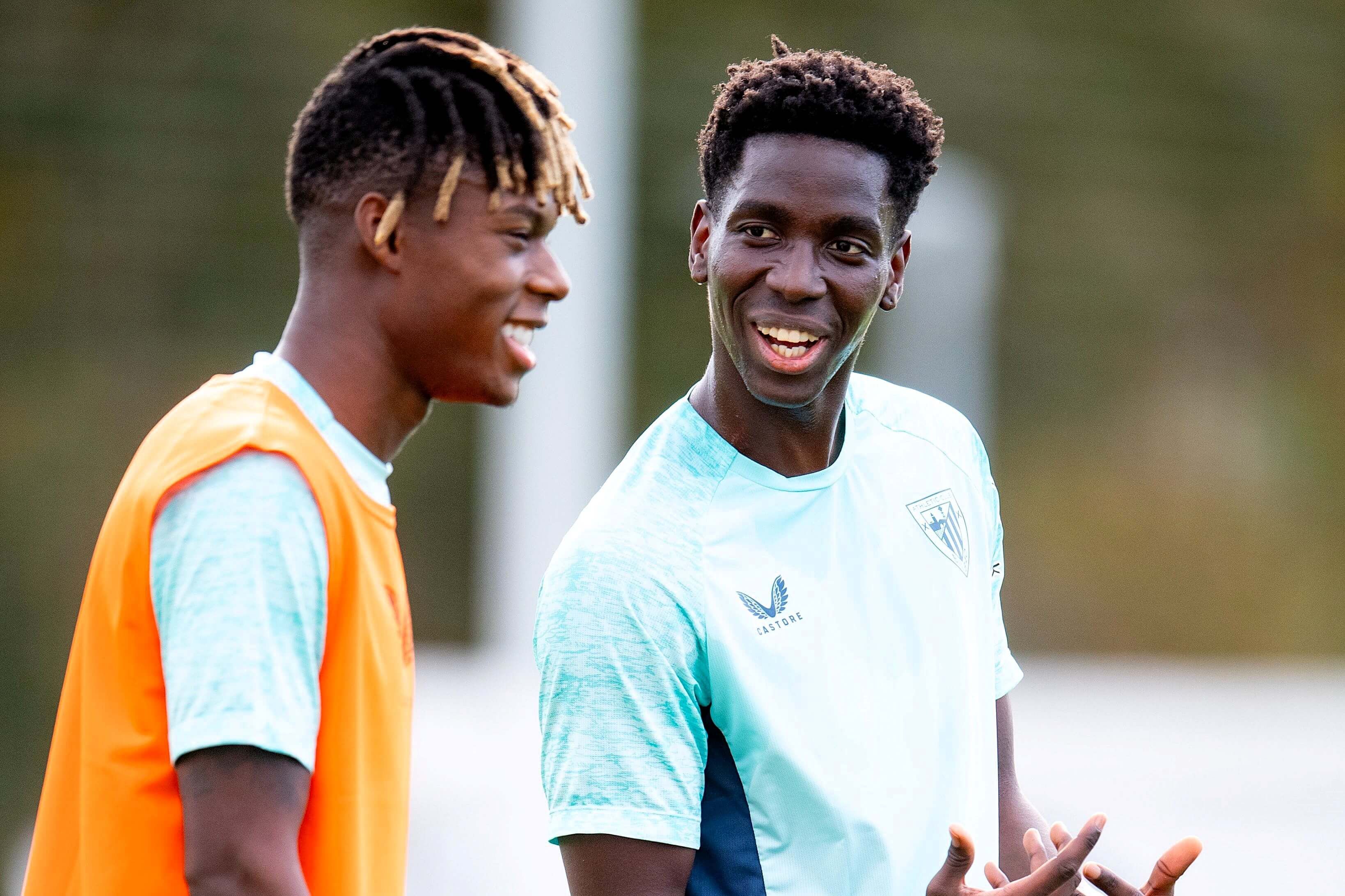  Nico Williams y Adama Boiro en un entrenamiento en Lezama.