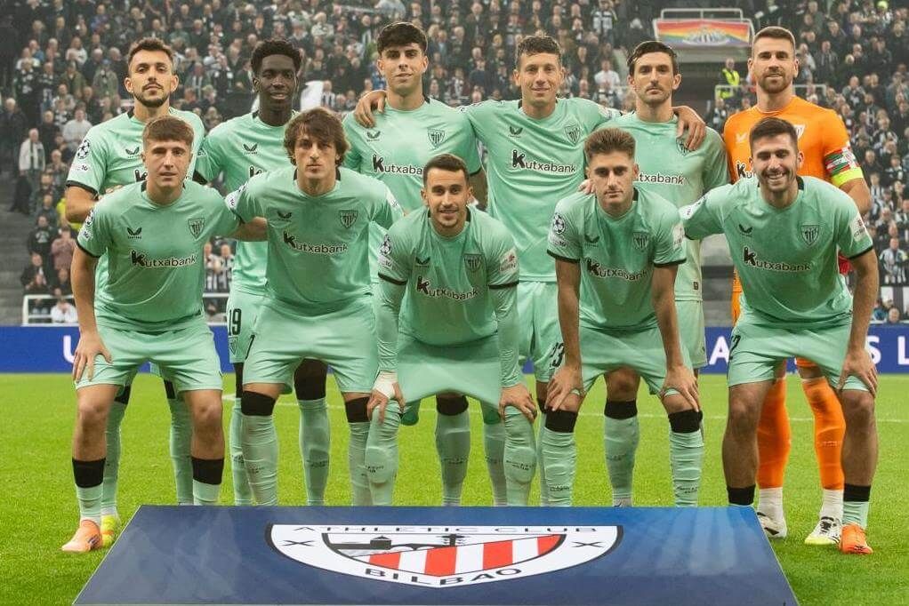  Este es el once que sacaba Ernesto Valverde ante el Newcastle en la Champions League.