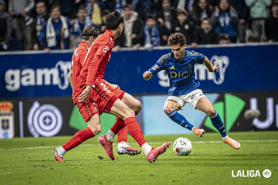  Pablo Agudín, durante el Real Oviedo - Osasuna.