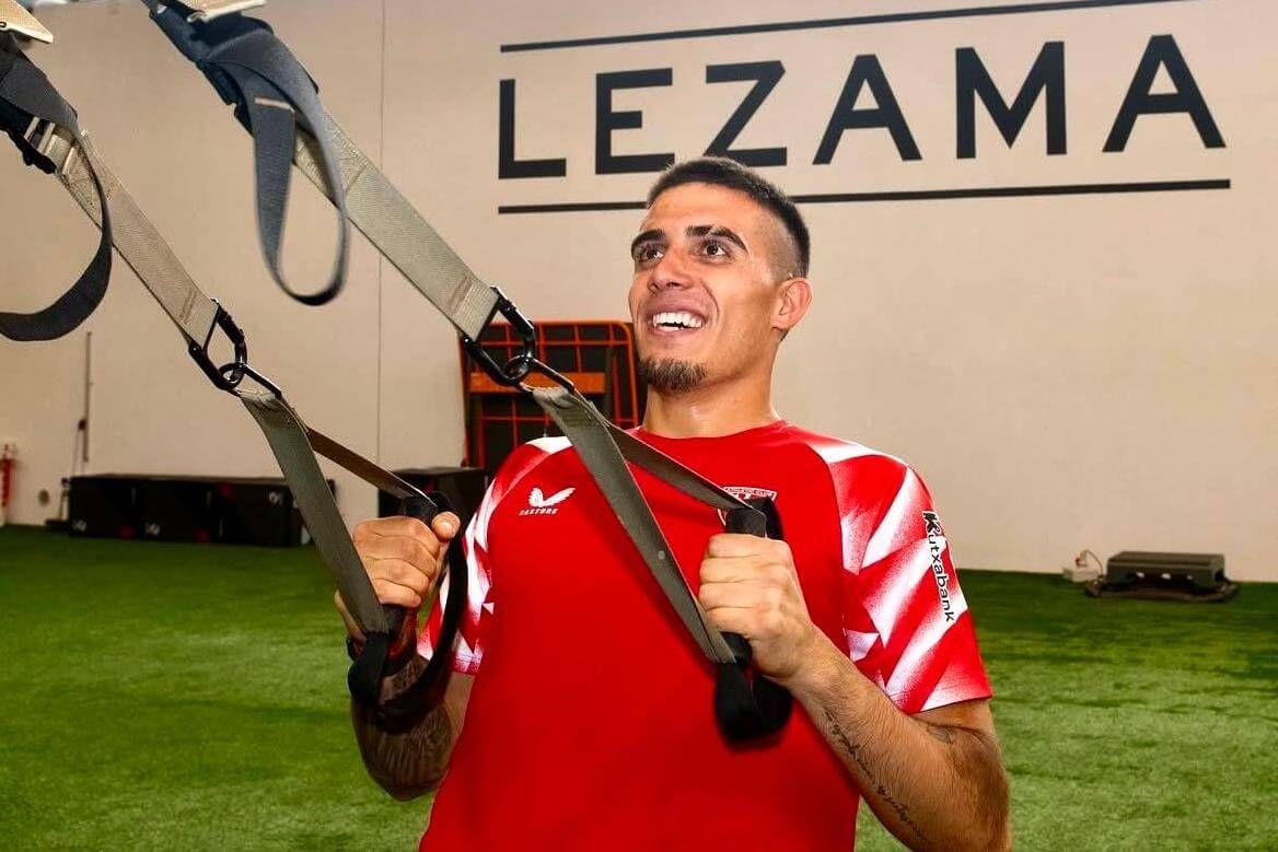  El meta de Zarautz Alex Padilla trabaja en la pretemporada en Lezama.