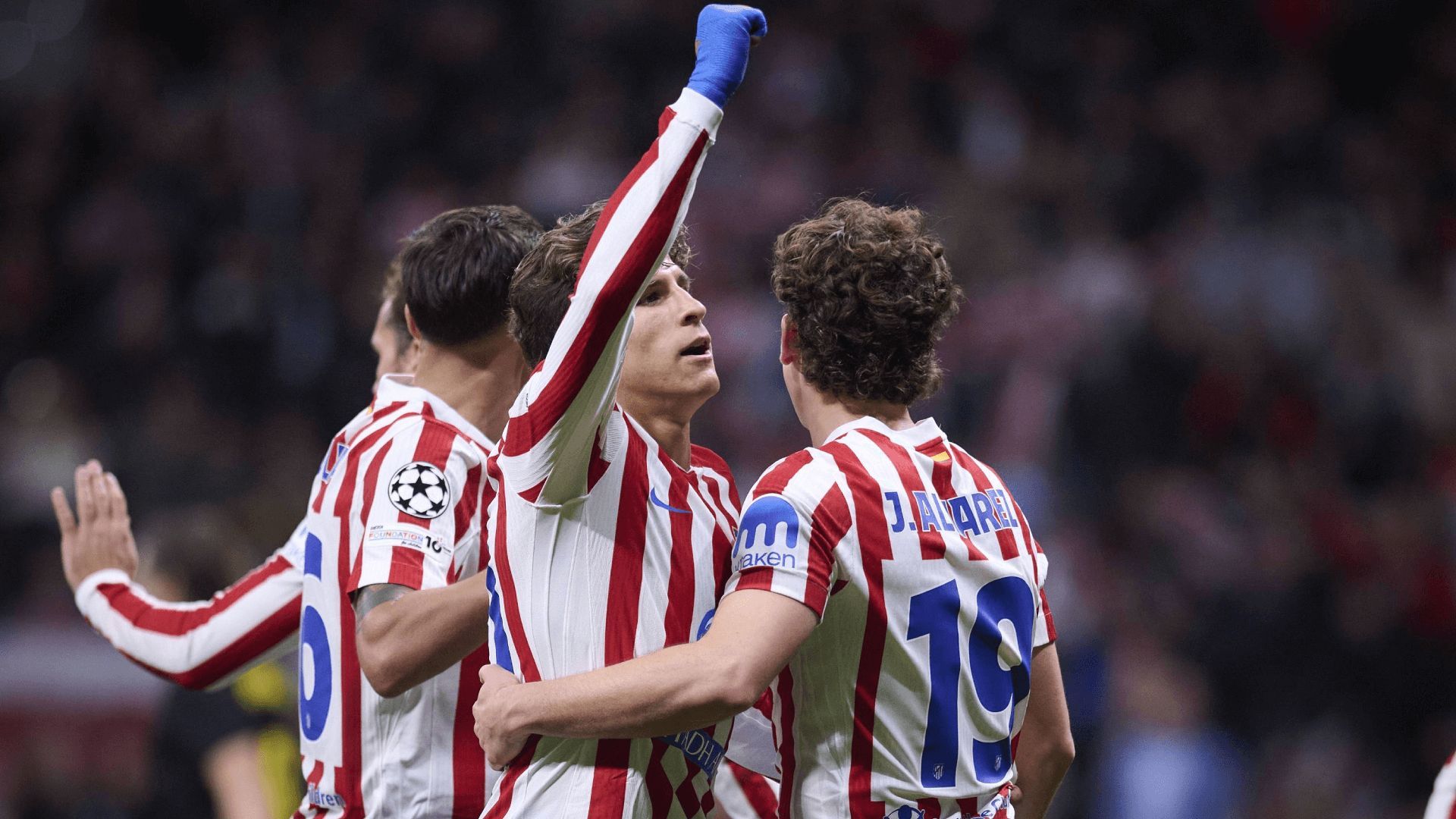  Giuliano celebra el gol de Julián en el Atlético-Union SG.