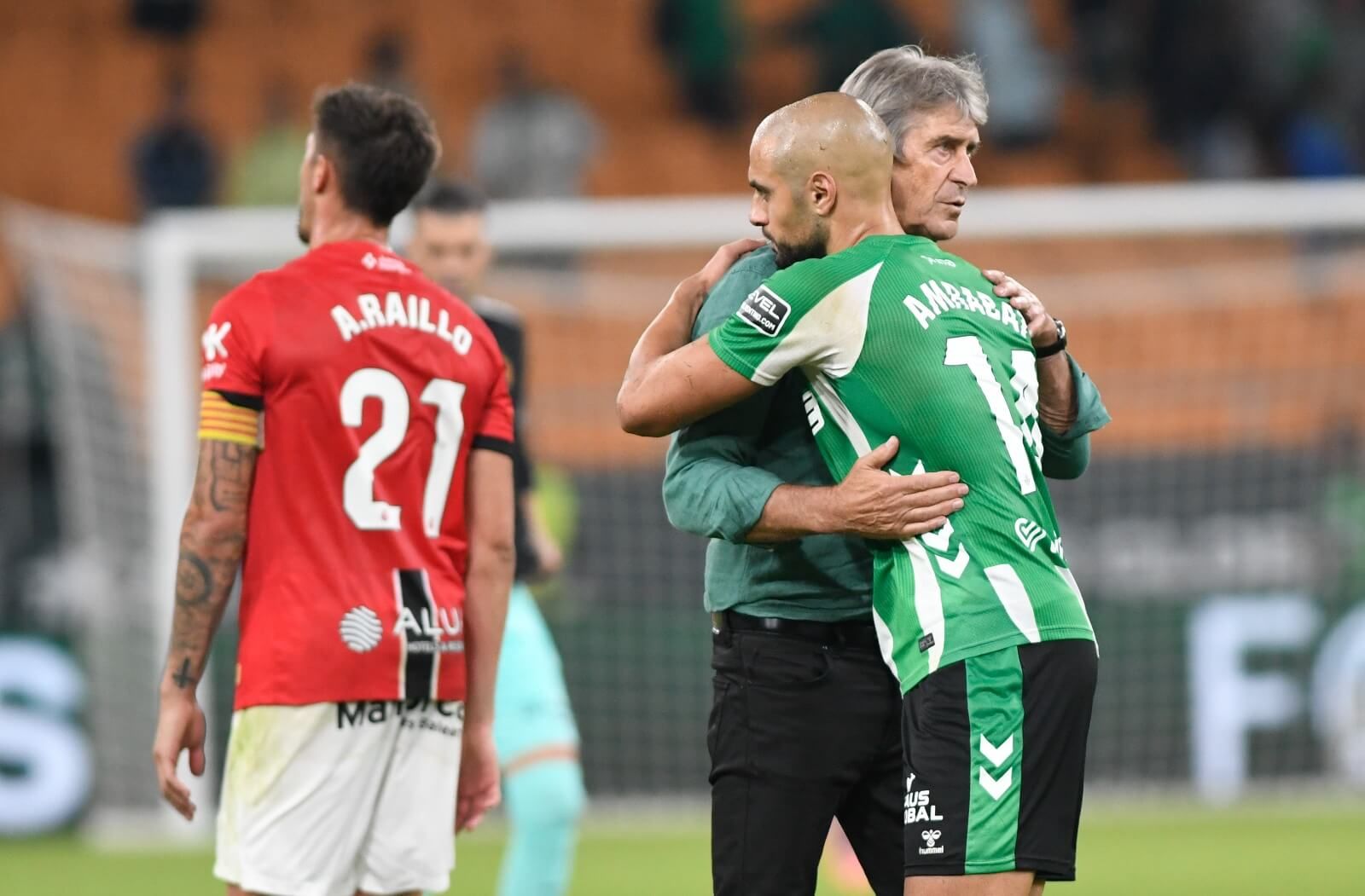 Raíllo se lamenta de la derrota ante el Betis en La Cartuja.