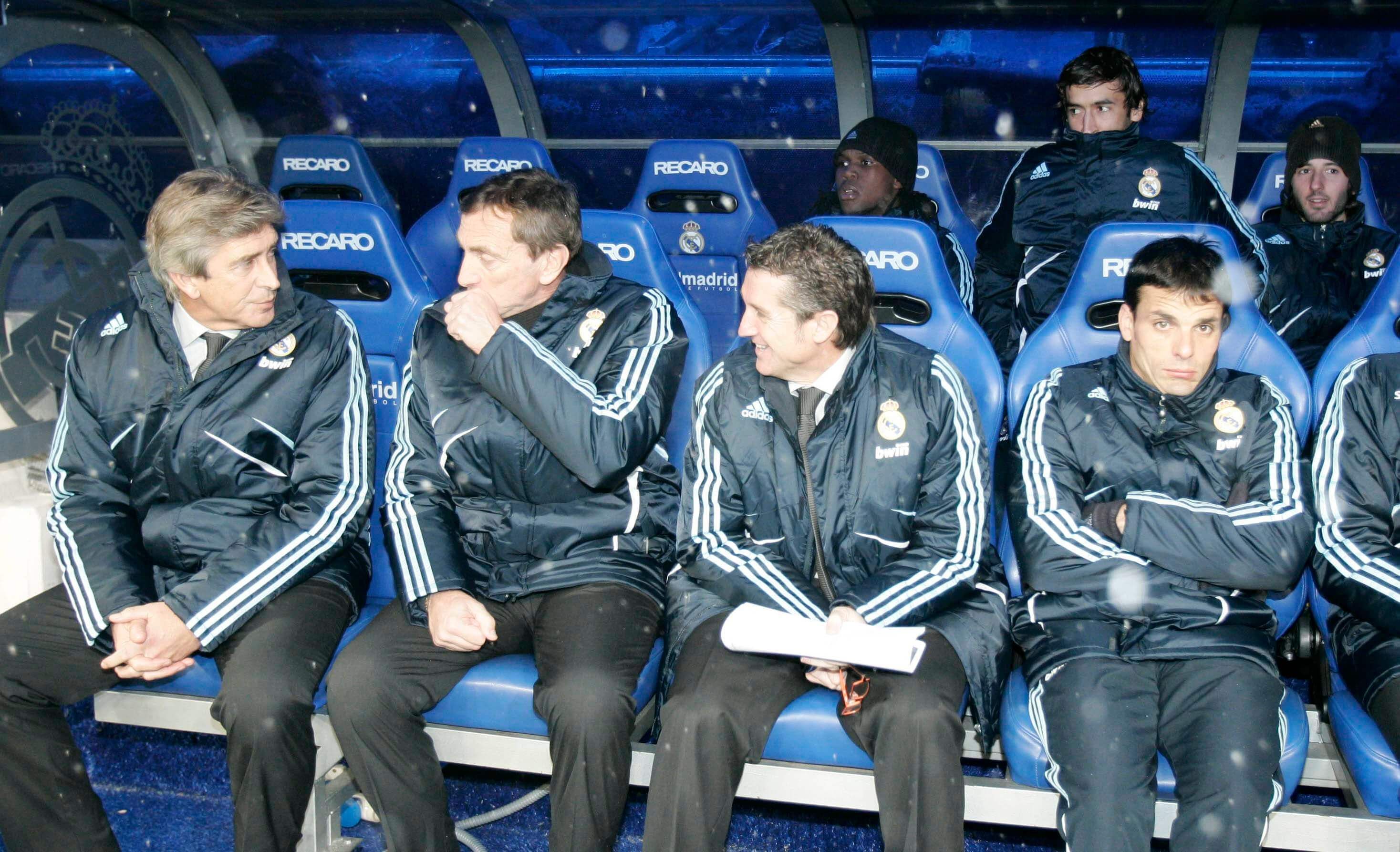 Manuel Pellegrini en el banquillo del Real Madrid