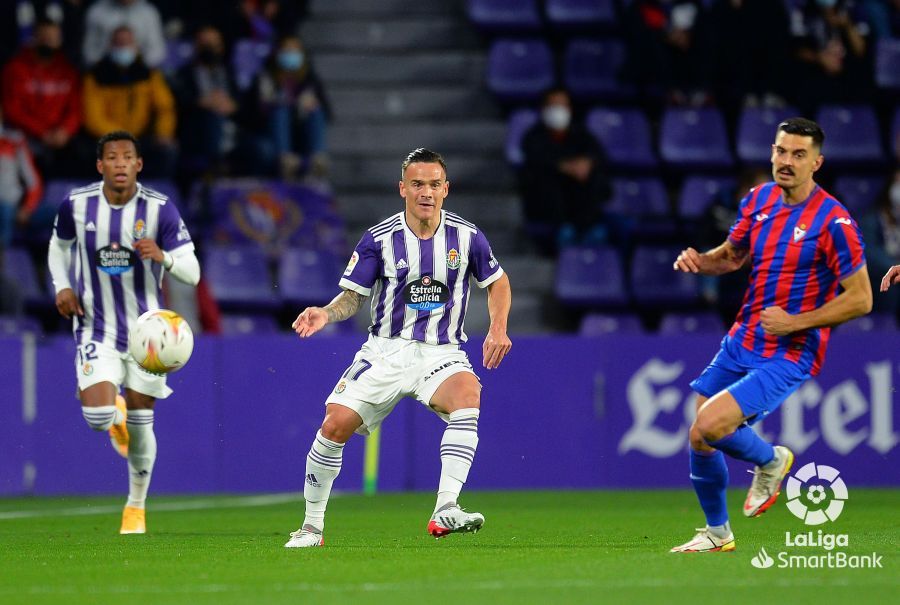  Roque Mesa, durante el Real Valladolid - Éibar.