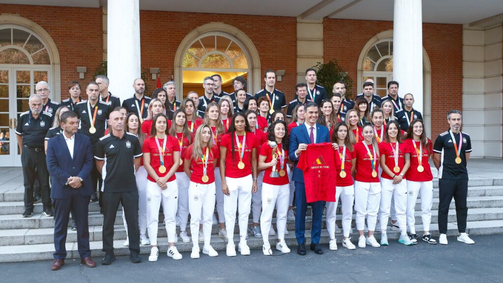  Las campeonas del mundo, Rubiales y Pedro Sánchez (Europa Press)