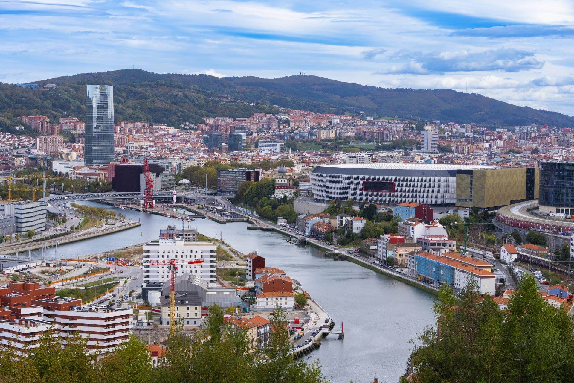  La Ría de Bilbao y San Mamés, estadio que hoy recibió al Atlético de Madrid del Cholo Simeone.