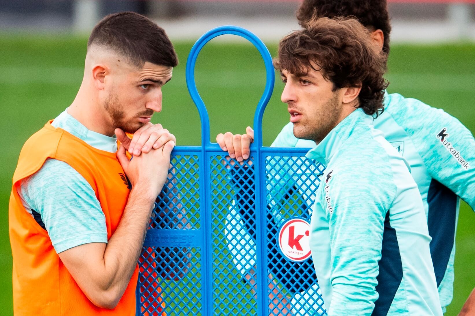  Oihan Sancet y Unai Gómez en un entrenamiento en Lezama.