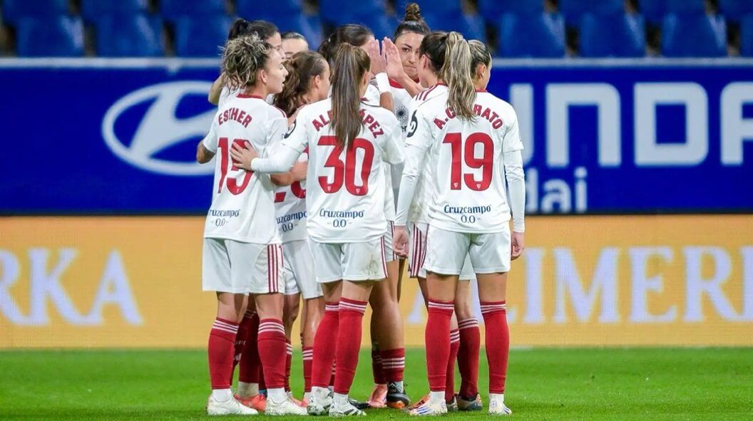 Las jugadores del Sevilla FC Femenino celebran uno de sus goles en Oviedo.