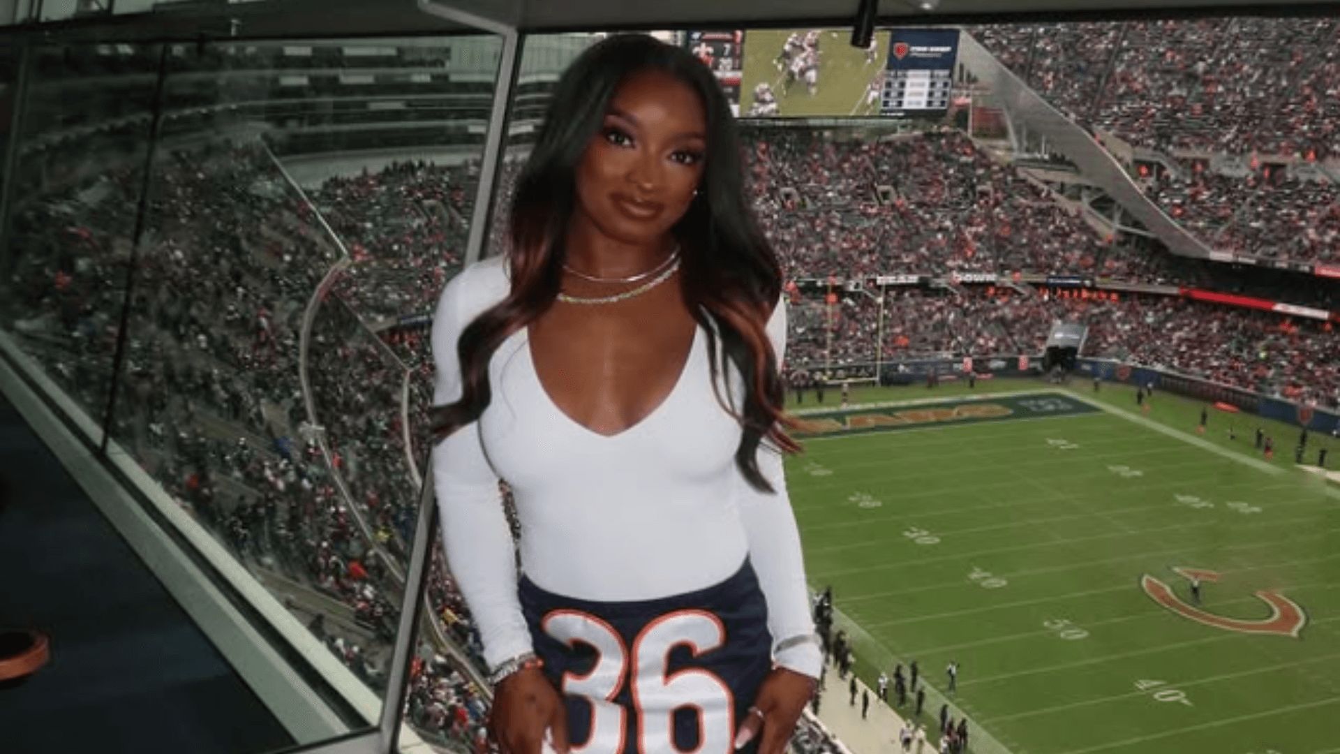 Simon Biles, en un partido de la NFL (Instagram).