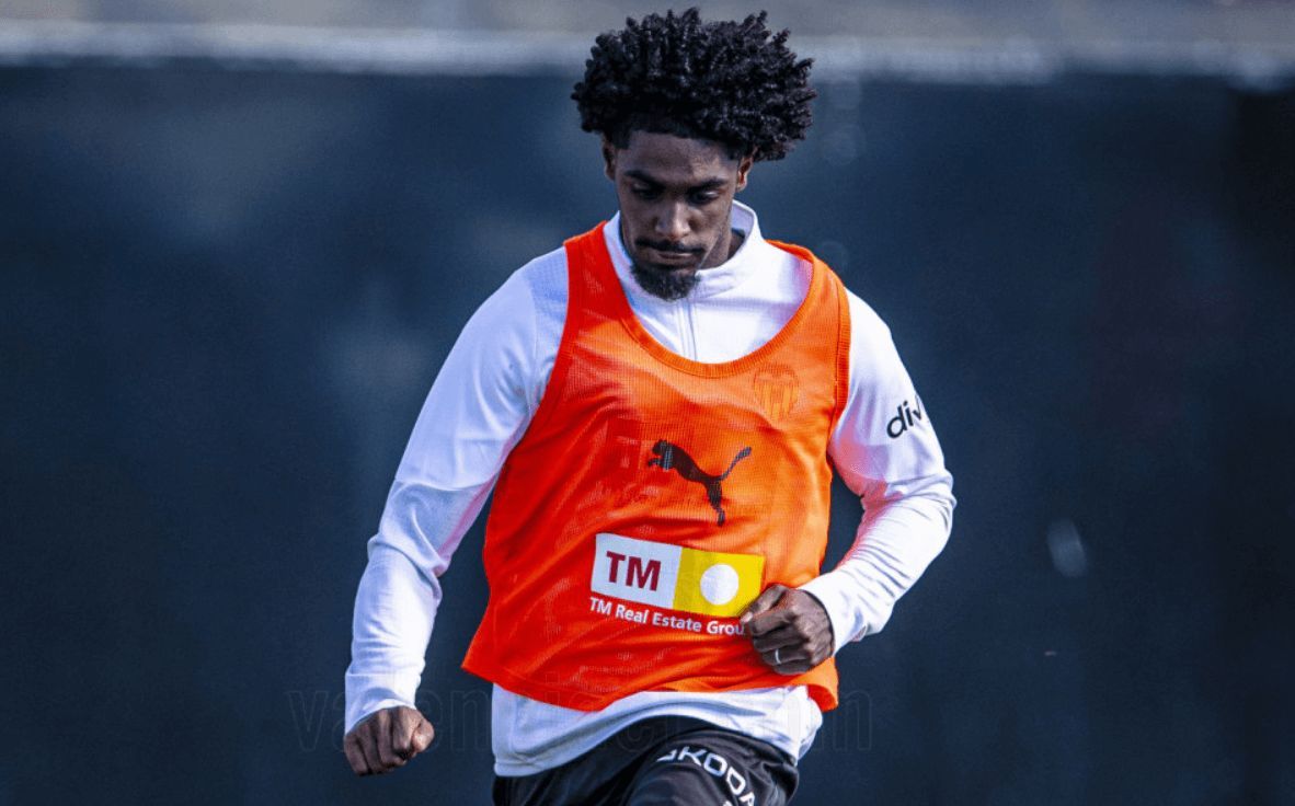  Thierry no se entrenó sobre el césped