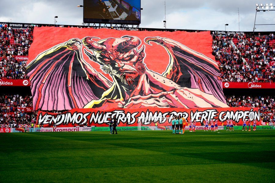 El tifo de Biris Norte en el Sevilla-Atlético de Madrid.