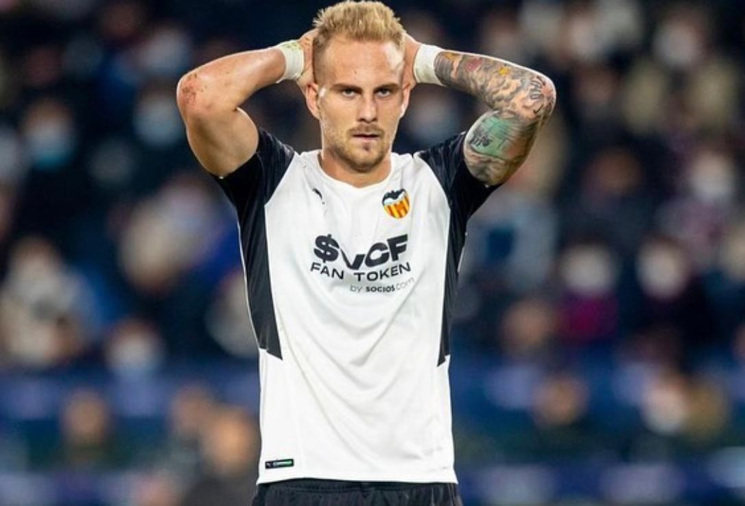 Racic fue expulsado en el derbi