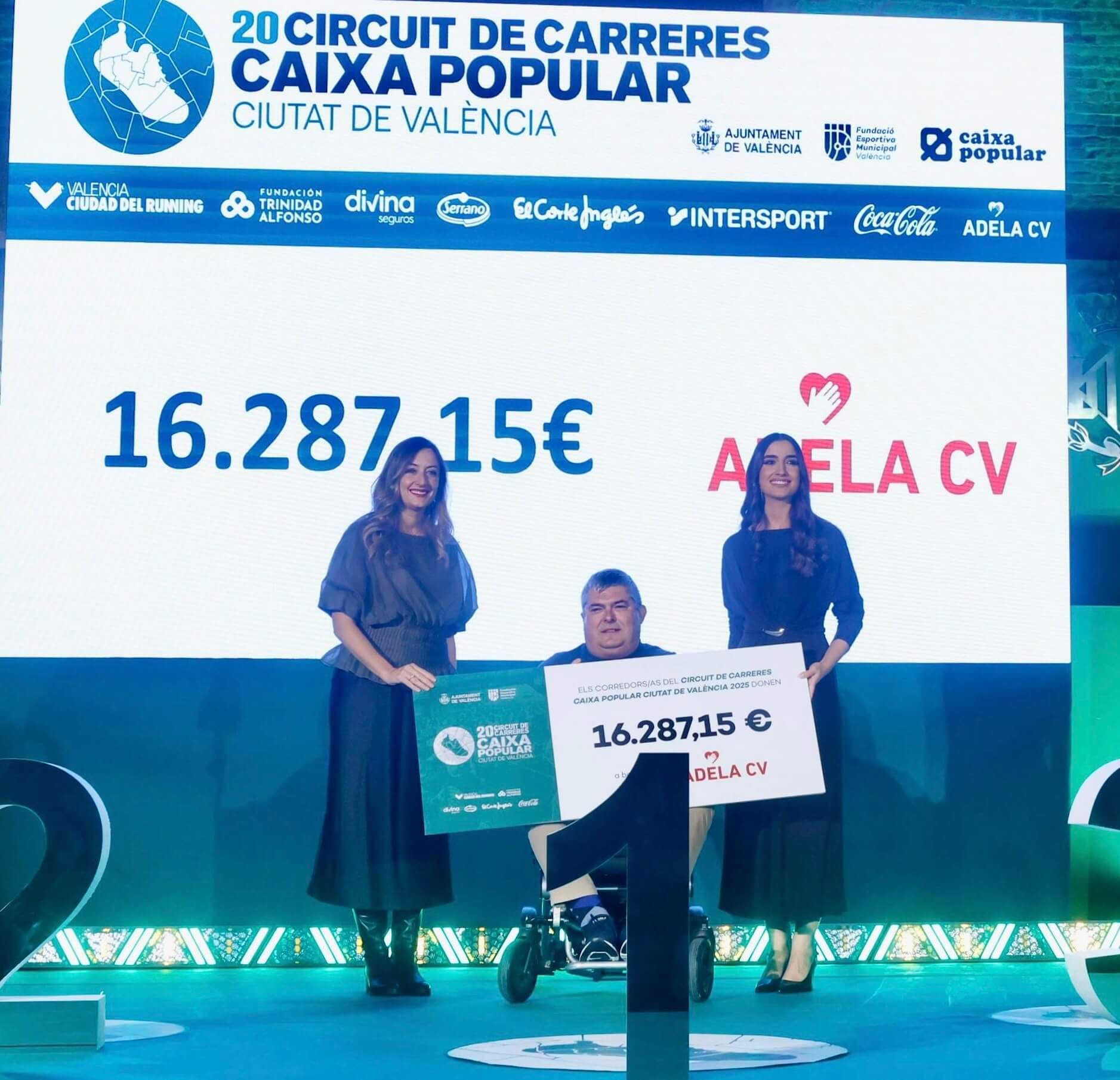 Valencia rinde homenaje a los campeones de la XX edición de su Circuit de Carreres Caixa Popular