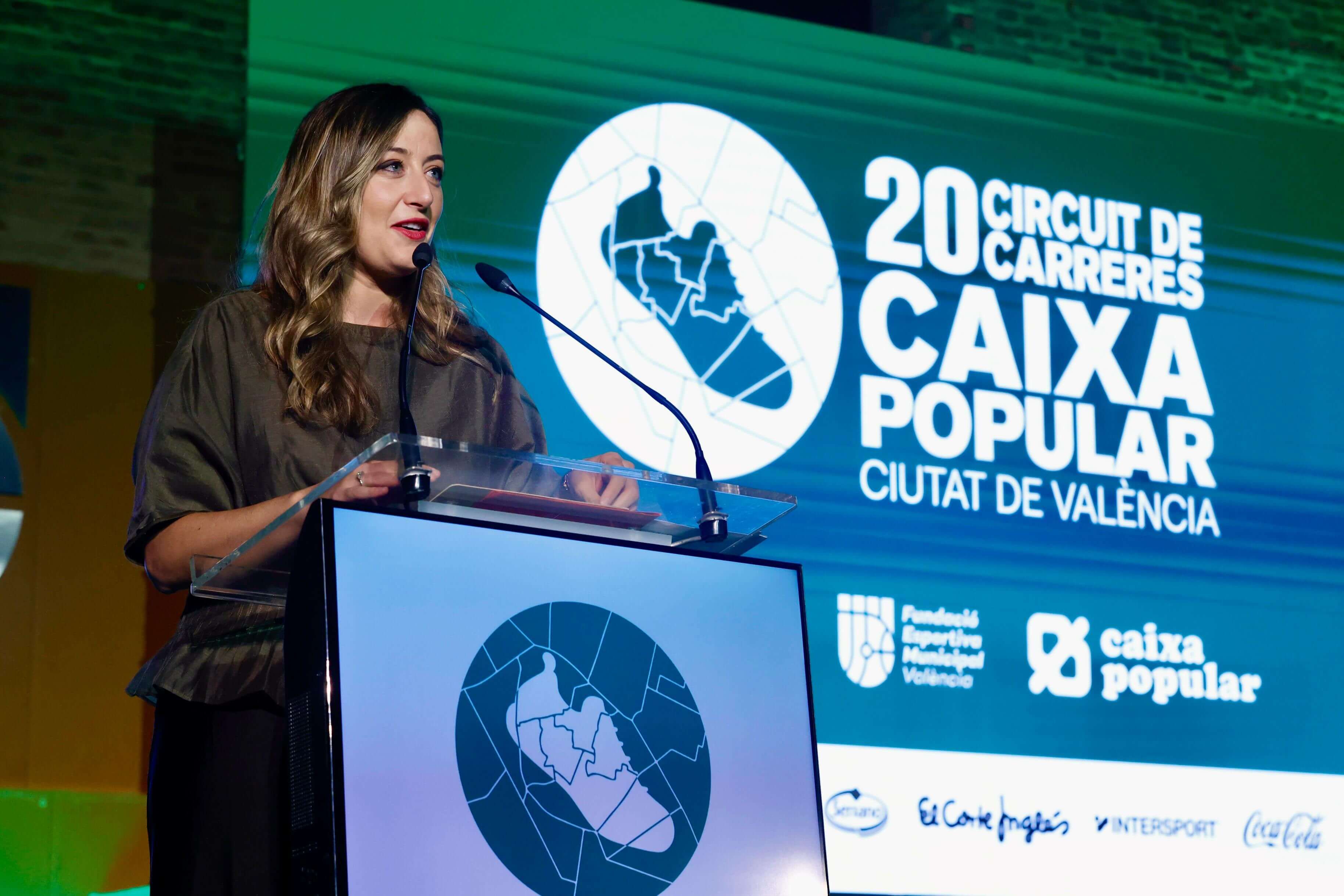 Valencia rinde homenaje a los campeones de la XX edición de su Circuit de Carreres Caixa Popular