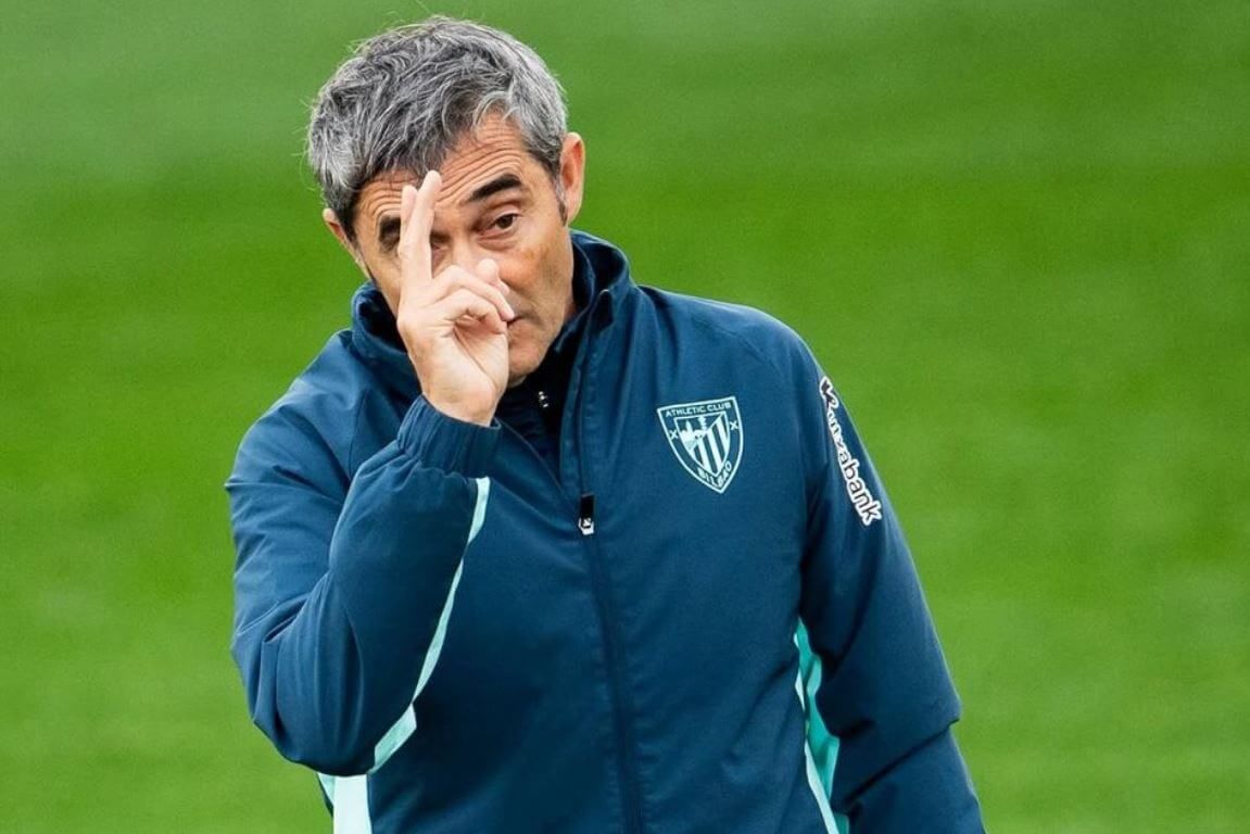  Gesto de Ernesto Valverde en un entrenamiento en Lezama.