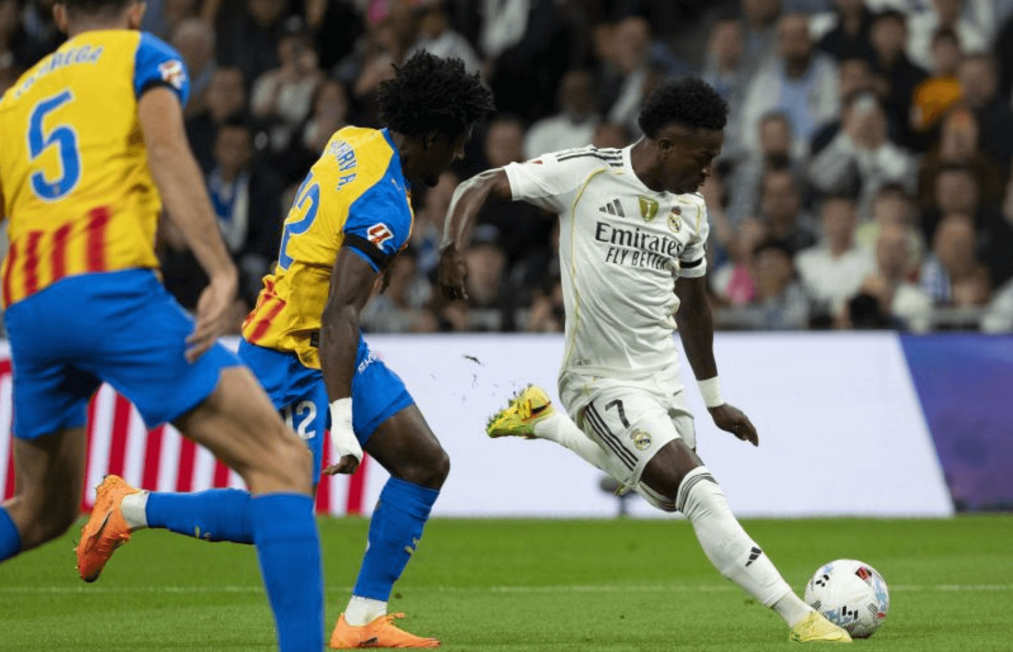  Los dos equipos lucieron brazaletes negros por Ochotorena