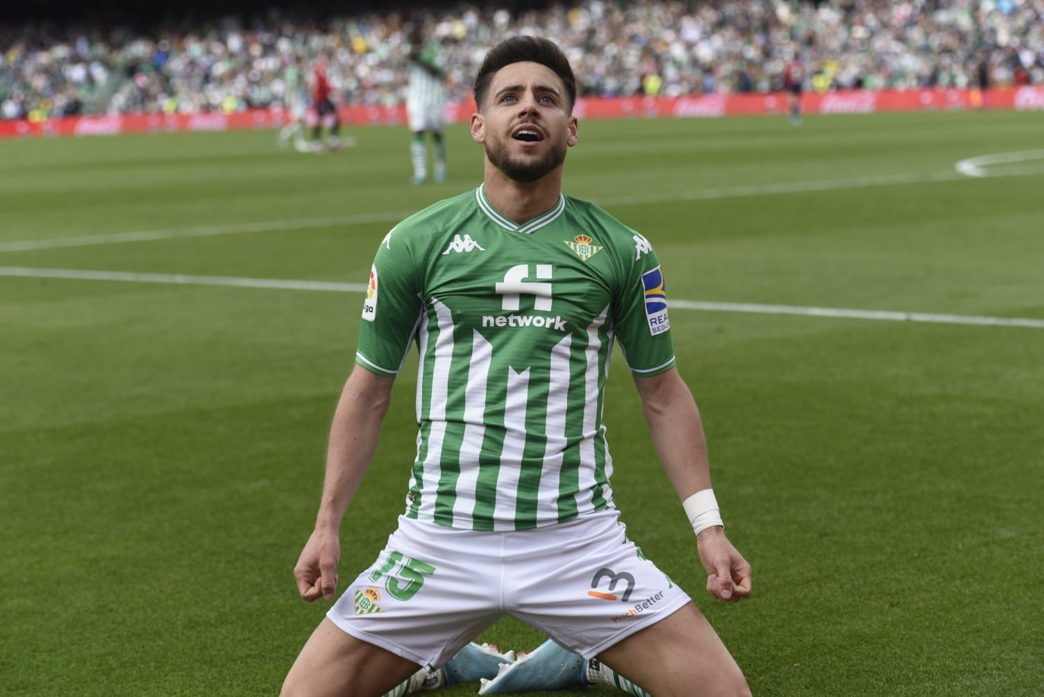 Álex Moreno, celebrando un tanto con el Betis.