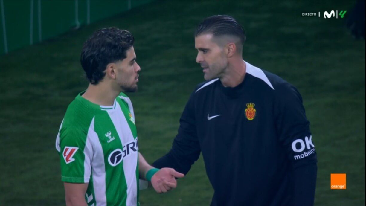  Cuéllar, dialogando con Abde después del descanso.