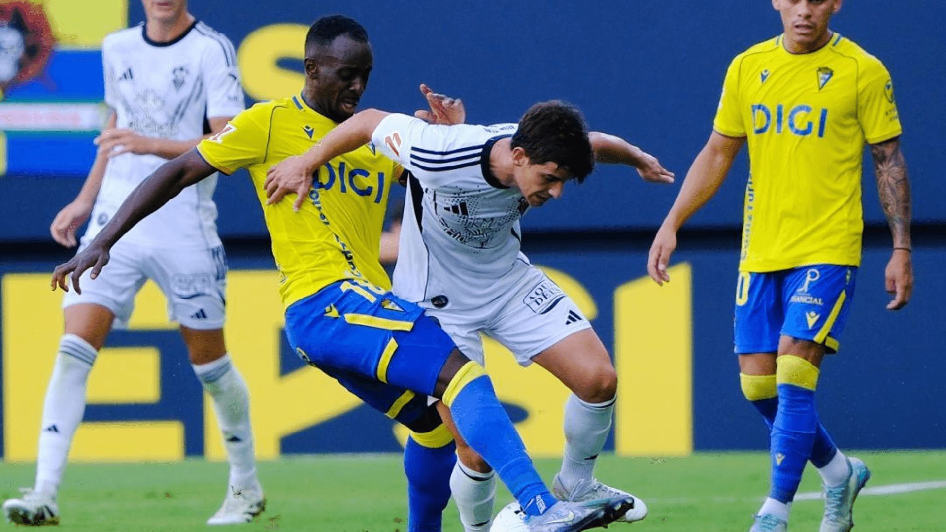 Yussi Diarra, en un partido del Cádiz.