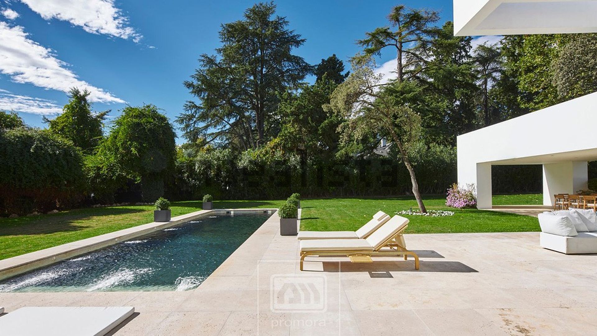 El jardín con piscina de la casa en la que Bertín grababa 'Mi casa es la tuya'