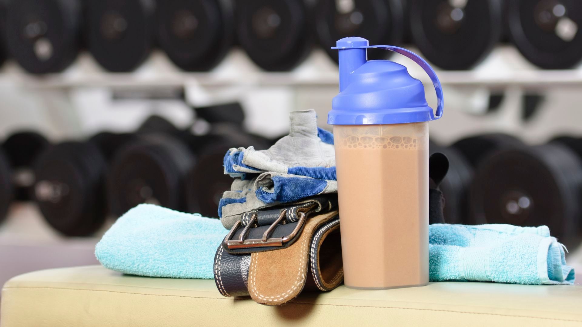 La creatina es un suplemento que se ha vuelto popular entre quienes practican deportes de fuerza