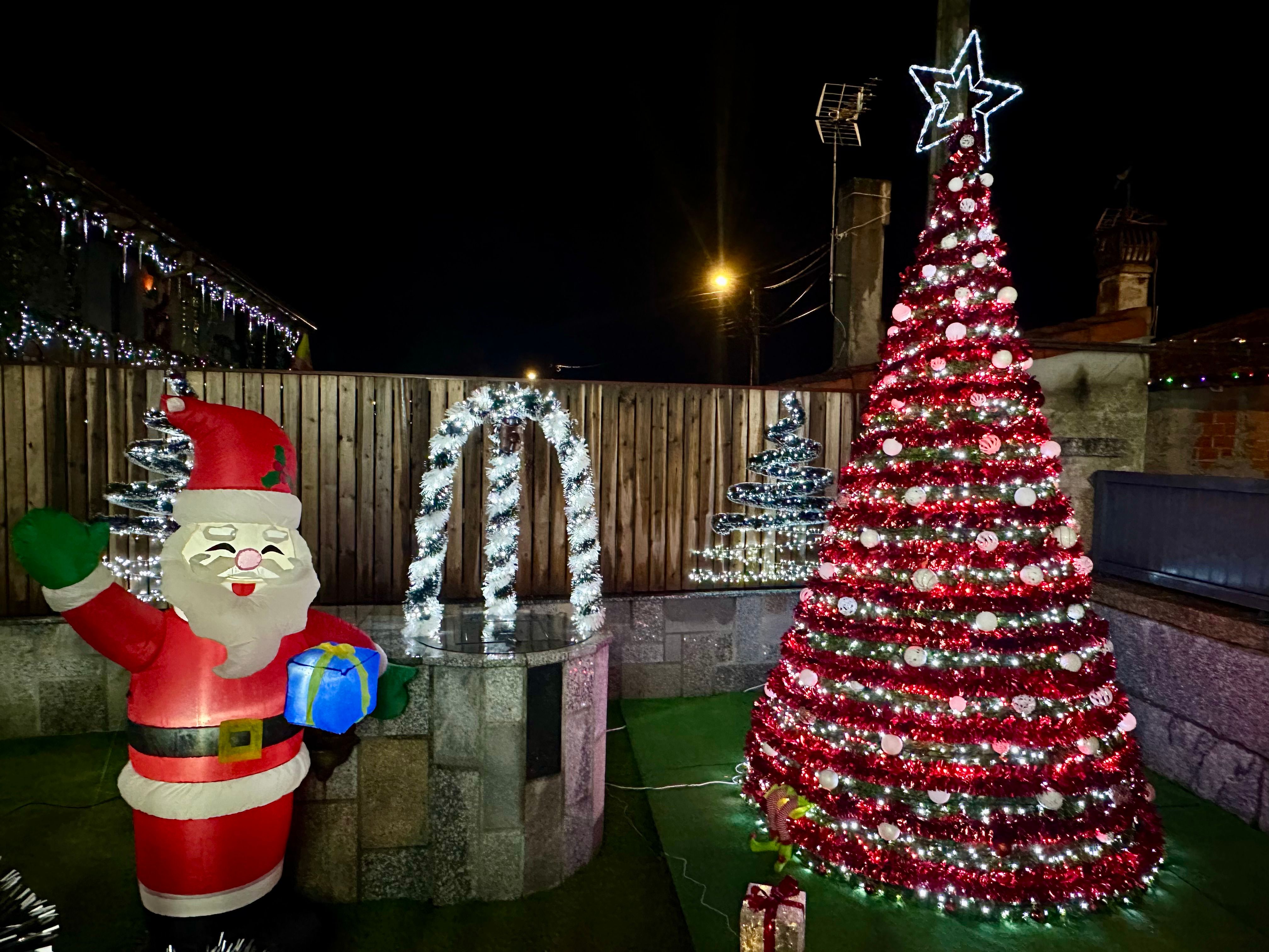 Más ejemplos de la decoración navideña en las casas del pueblo