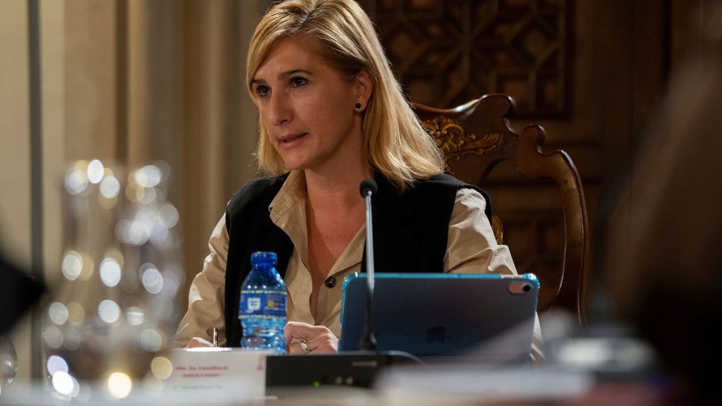 Salomé Pradas apunta a que le pidieron no molestar a Mazón el día de la DANA