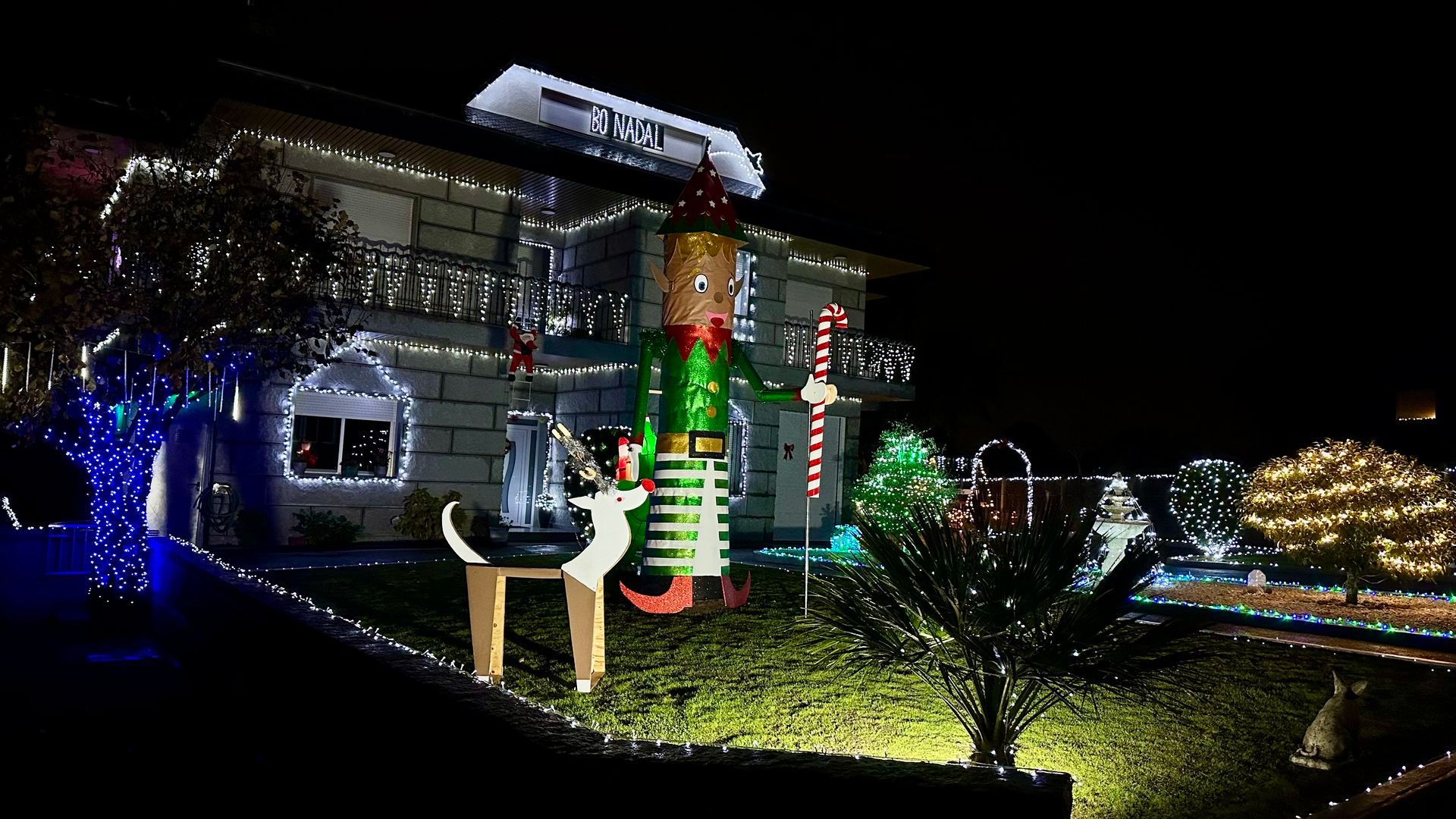 Una de las casas navideñas de A Moteira, decorada artesanalmente por los vecinos del pueblo