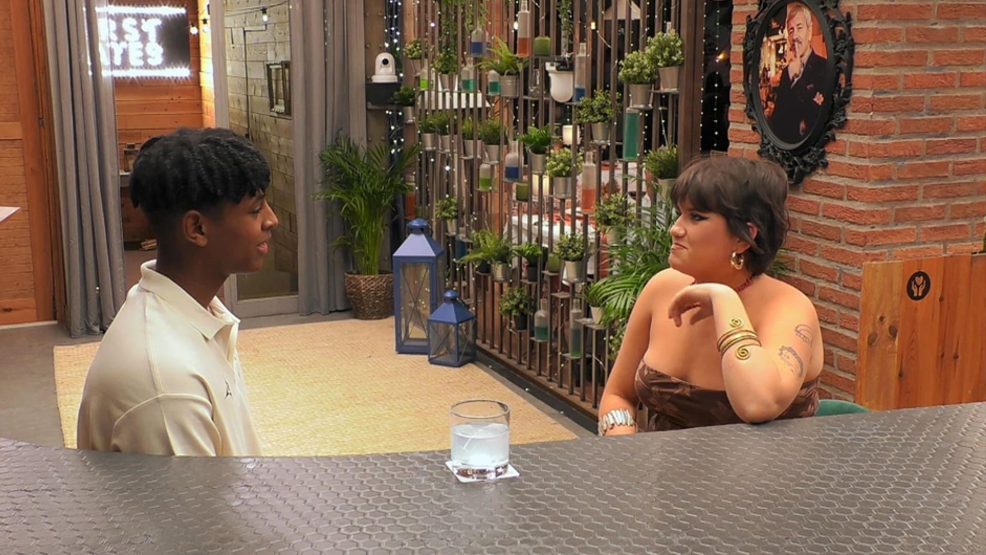 Una soltera tiene una reacción burbujeante al descubrir quién es su cita de 'First Dates': "Así he sido siempre"