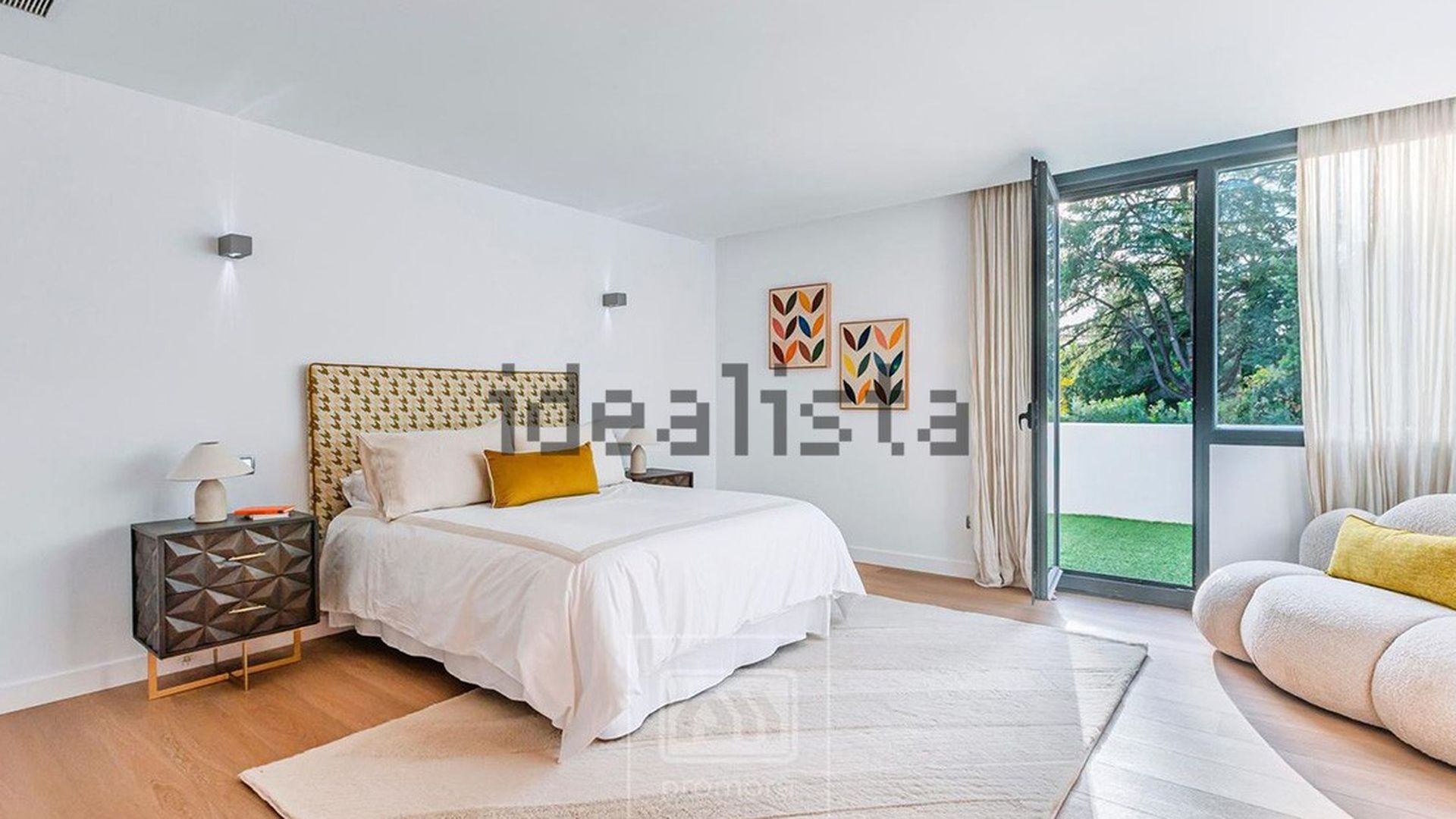 Uno de los seis dormitorios de la casa de Bertín y Fabiola en Madrid