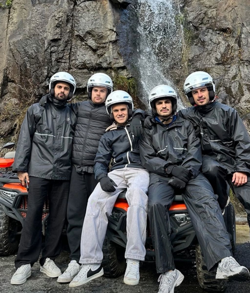 Álvaro con sus compañeros