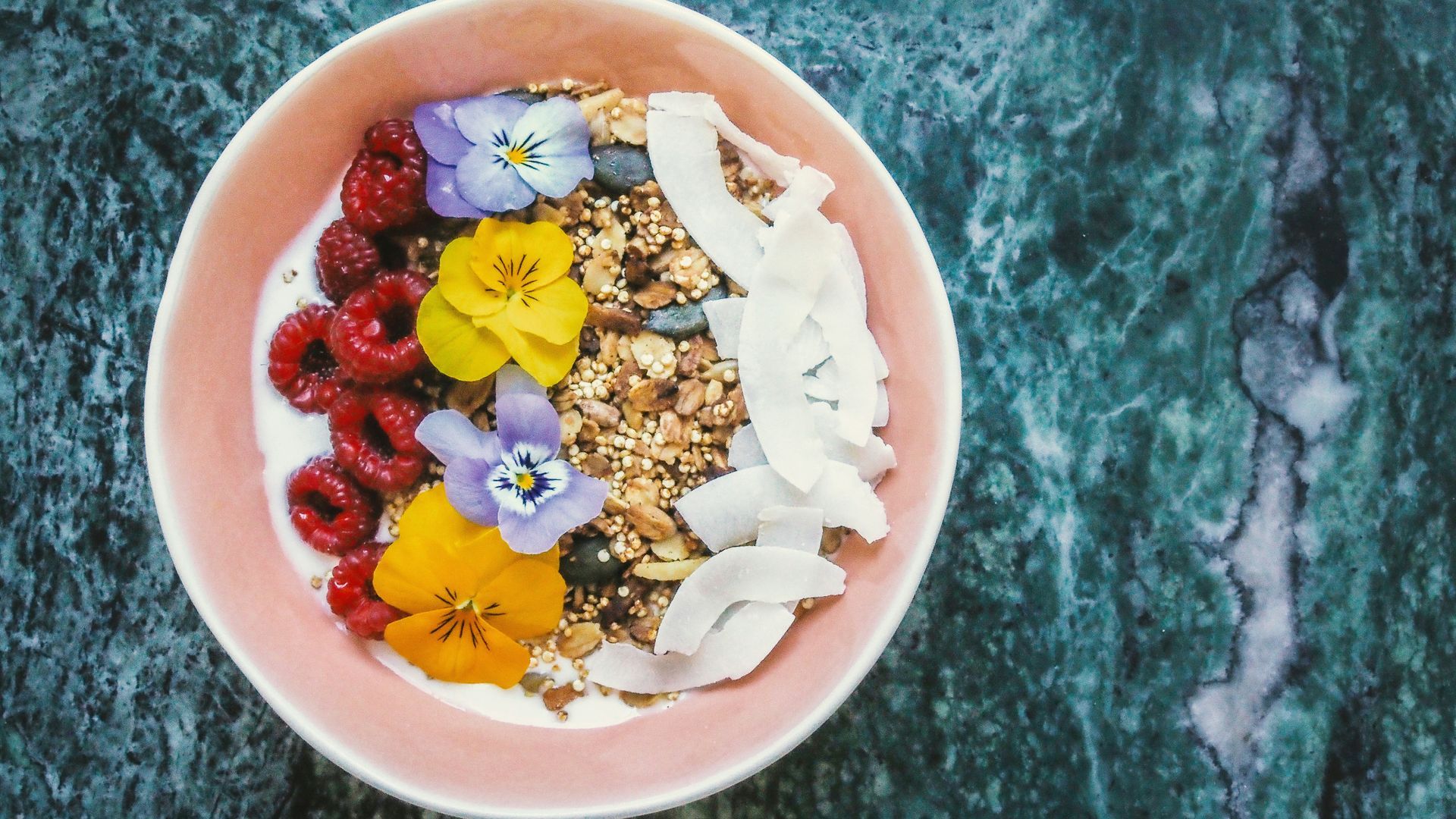 Batidos y yogures con multitud de frutas se han convertido en tendencia para la primera comida del día