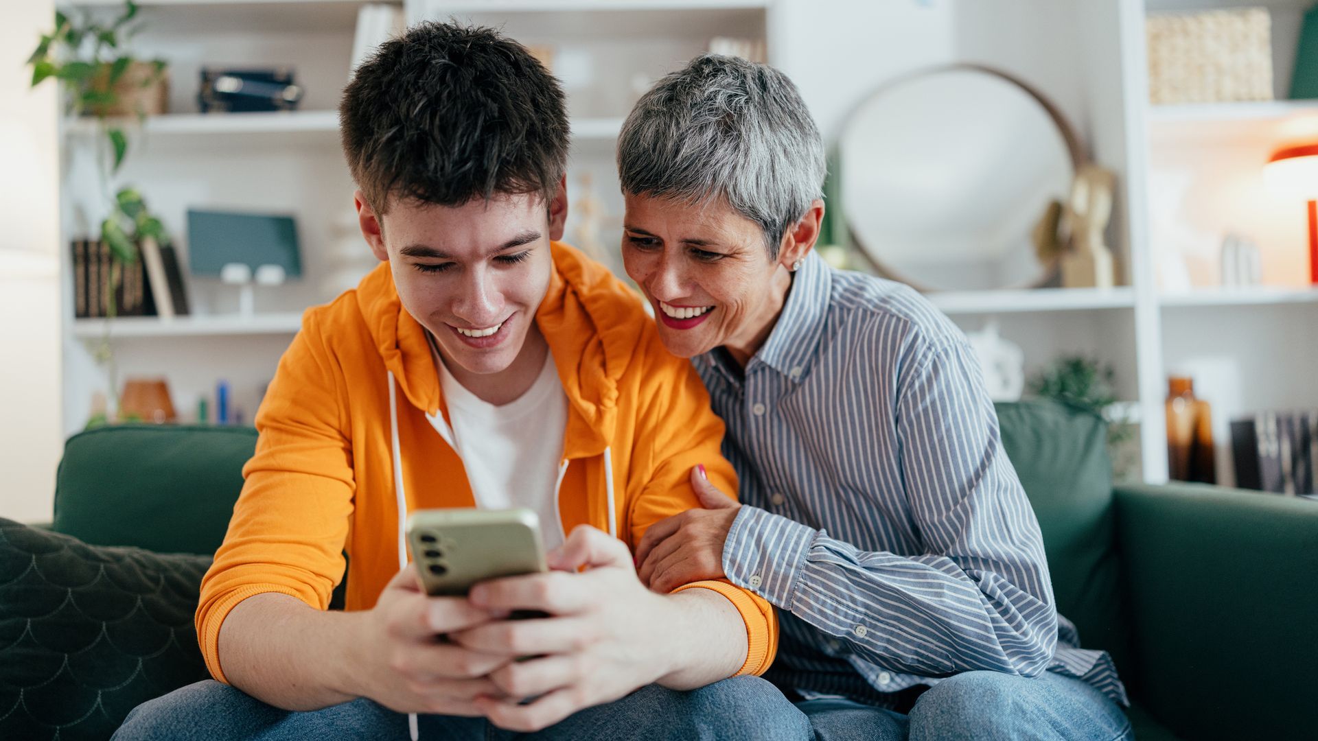 Cómo acompañar bien a tu hijo adolescente si es muy fan de alguien