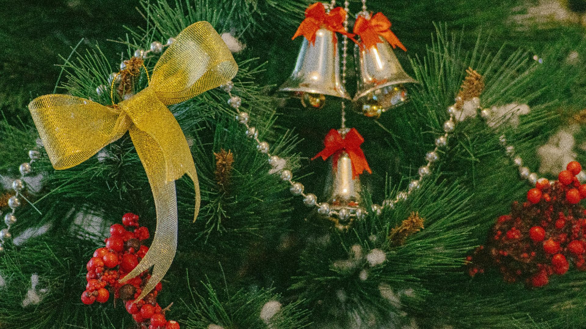 Decoración de un árbol de Navidad